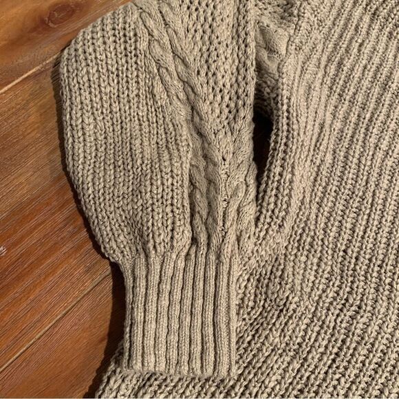 American Eagle Women’s Chunky Green Cable Knit V-Neck Sweater Small - Picture 4 of 8